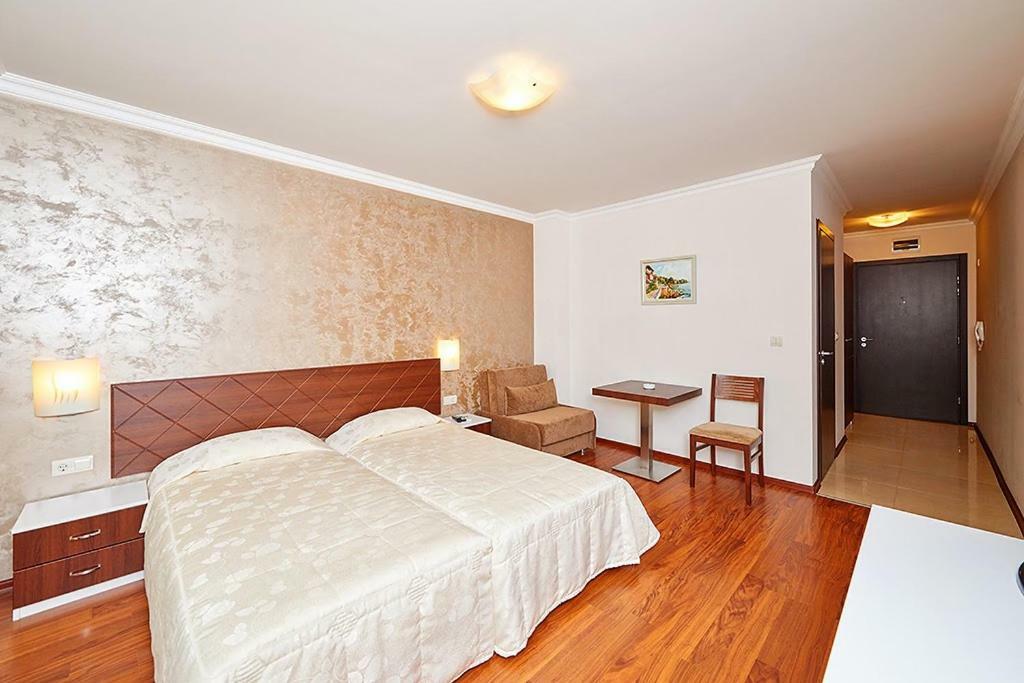 Penelopa Palace Apart Hotel & Spa Pomorie Exteriör bild