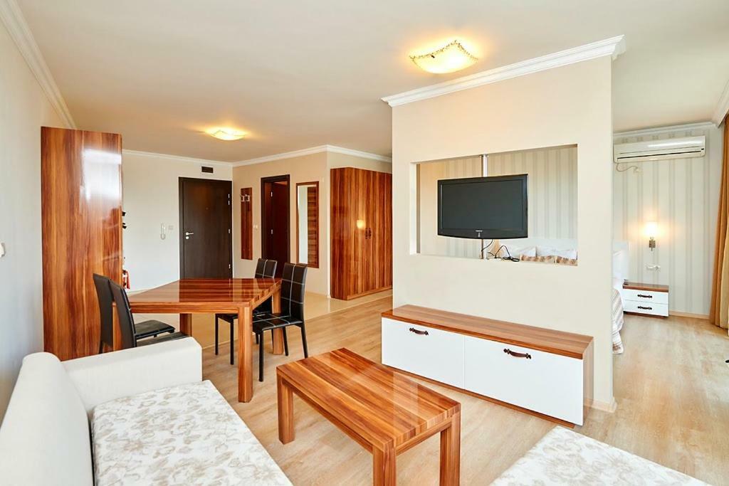 Penelopa Palace Apart Hotel & Spa Pomorie Exteriör bild