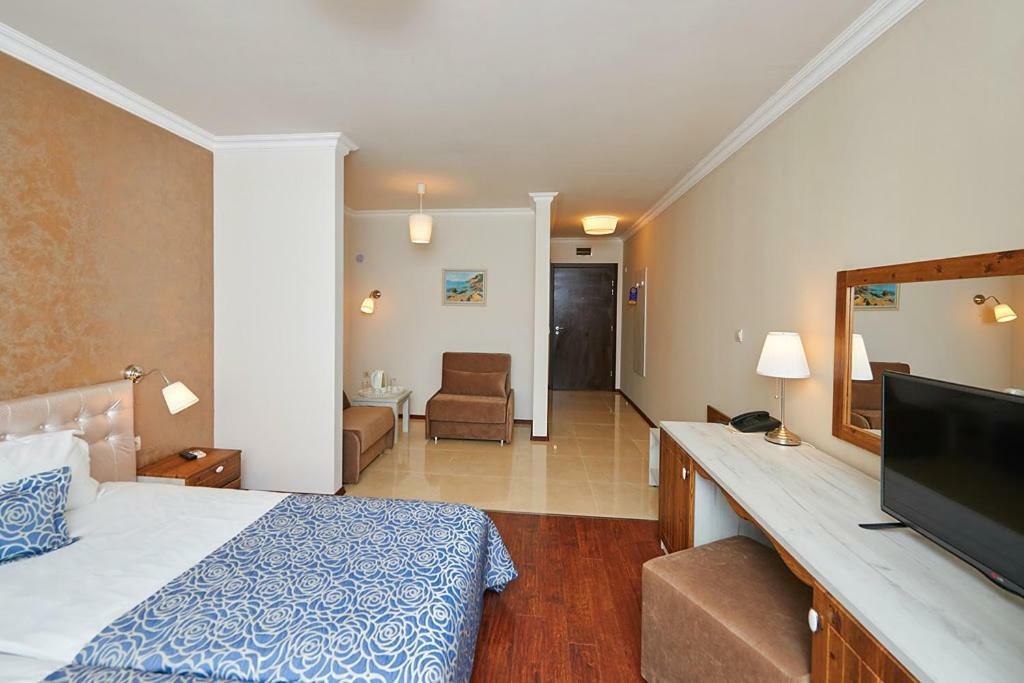 Penelopa Palace Apart Hotel & Spa Pomorie Exteriör bild