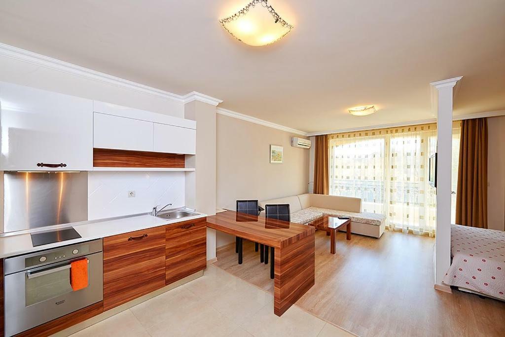 Penelopa Palace Apart Hotel & Spa Pomorie Exteriör bild