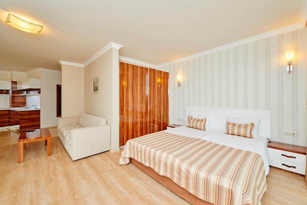 Penelopa Palace Apart Hotel & Spa Pomorie Exteriör bild