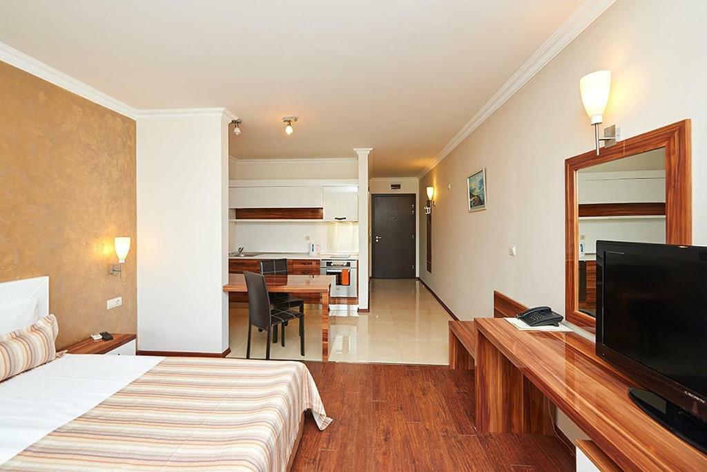 Penelopa Palace Apart Hotel & Spa Pomorie Exteriör bild