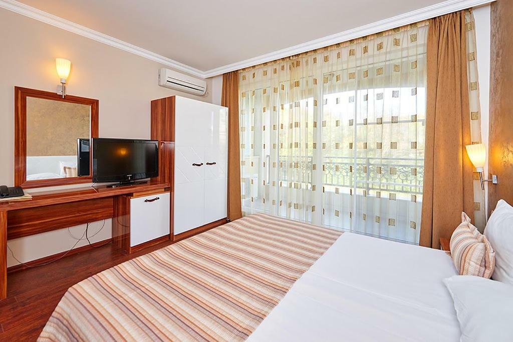 Penelopa Palace Apart Hotel & Spa Pomorie Exteriör bild